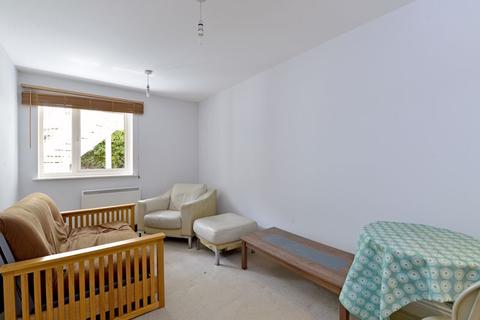 1 bedroom apartment to rent - Walnut Tree Close, Guildford