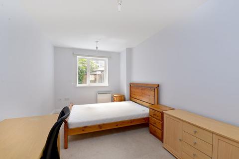 1 bedroom apartment to rent - Walnut Tree Close, Guildford
