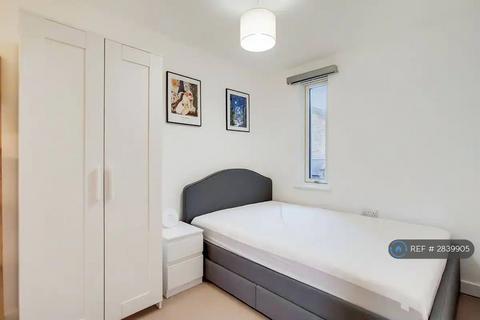 2 bedroom flat to rent, Lidcote House, London, SW9