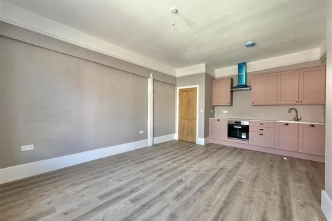 2 bedroom apartment to rent, High Street, Ware SG12