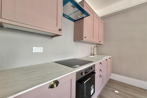 2 bedroom apartment to rent, High Street, Ware SG12