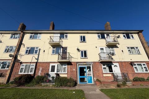 2 bedroom flat for sale, 2 Bed, First Floor Flat, Bessingby Gate, Bridlington, YO16 4RU