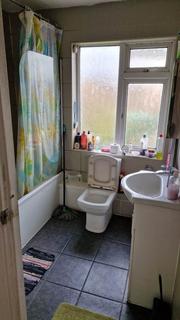 1 bedroom in a house share to rent, Great West Rd, London, TW5