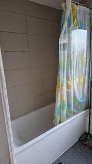 1 bedroom in a house share to rent, Great West Rd, London, TW5