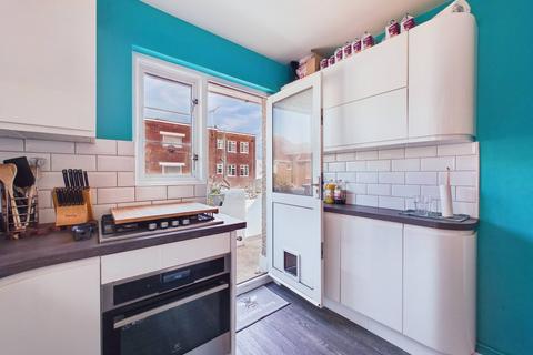 3 bedroom flat for sale, Anscombe Road, Worthing, BN11