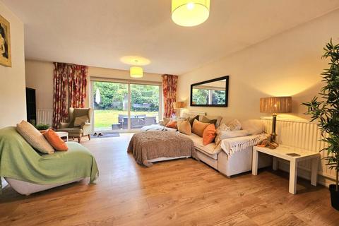 6 bedroom house to rent, Norlands Crescent, Chislehurst, BR7
