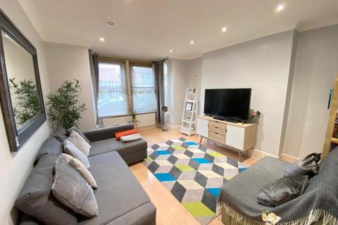2 bedroom flat to rent, Swinburne Avenue, Broadstairs, CT10