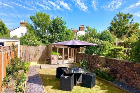 2 bedroom flat to rent, Swinburne Avenue, Broadstairs, CT10
