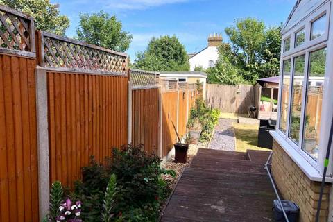 2 bedroom flat to rent, Swinburne Avenue, Broadstairs, CT10