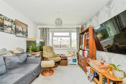 2 bedroom apartment for sale, Dores Court, Swindon