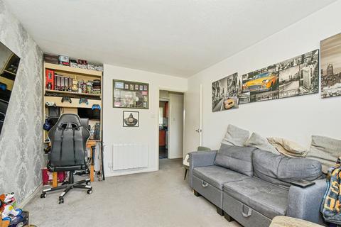 2 bedroom apartment for sale, Dores Court, Swindon