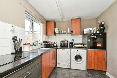2 bedroom apartment for sale, Dores Court, Swindon