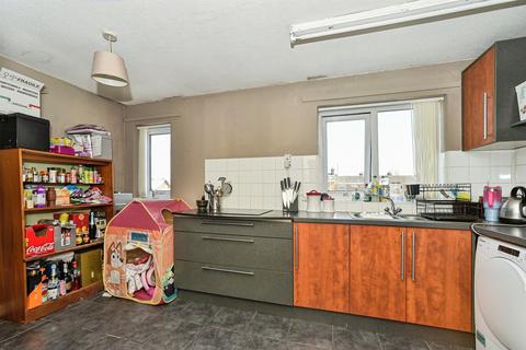 2 bedroom apartment for sale, Dores Court, Swindon