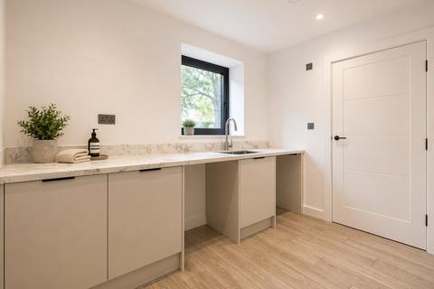 4 bedroom townhouse to rent, Sorrel Close, Farnborough, Hampshire, GU14