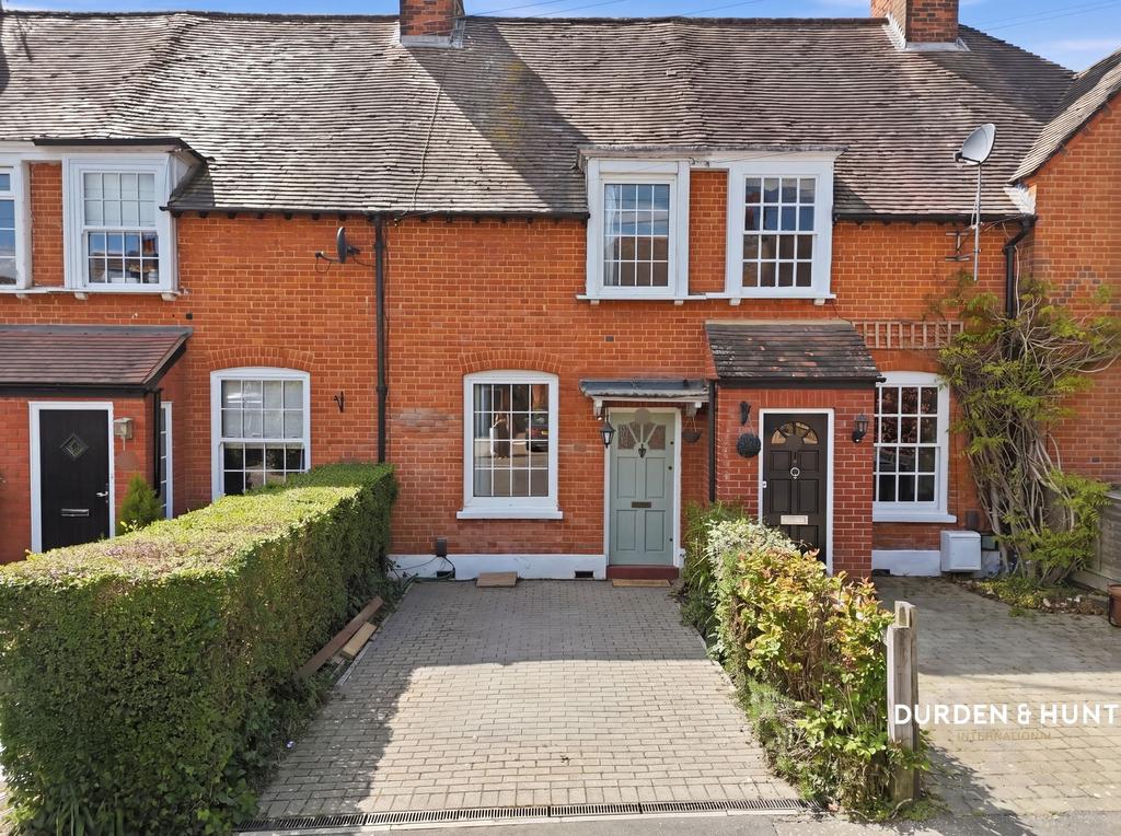 Detached house exterior, driveway