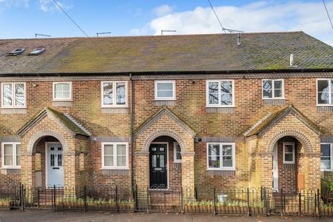 3 bed terraced house for rent in Park Avenue, Winchester, SO23
