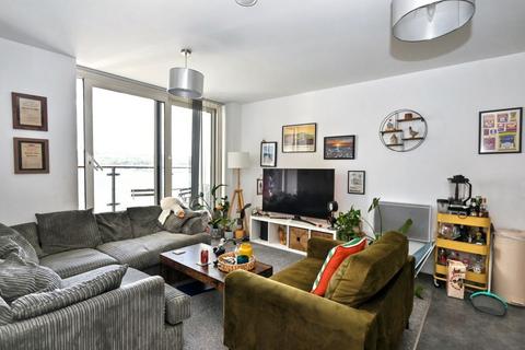 2 bedroom apartment for sale, 19 Duncansby House (3rd floor flat), Ferry Court, Cardiff, CF11 0AT