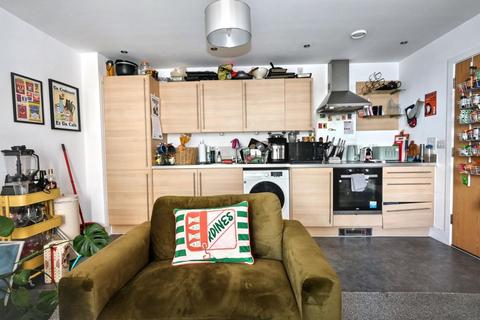 2 bedroom apartment for sale, 19 Duncansby House (3rd floor flat), Ferry Court, Cardiff, CF11 0AT