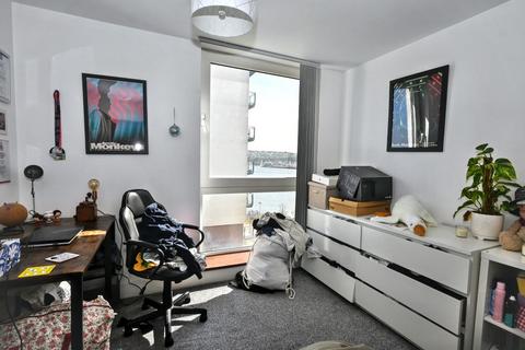 2 bedroom apartment for sale, 19 Duncansby House (3rd floor flat), Ferry Court, Cardiff, CF11 0AT