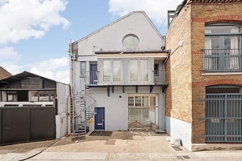 3 bedroom terraced house for sale, Camden Mews, London, NW1