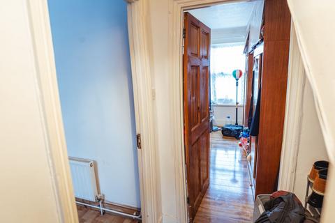 1 bedroom flat for sale, Pearcroft Road, Leytonstone, E11