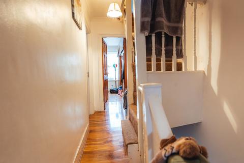 1 bedroom flat for sale, Pearcroft Road, Leytonstone, E11