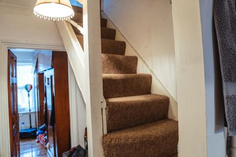 1 bedroom flat for sale, Pearcroft Road, Leytonstone, E11
