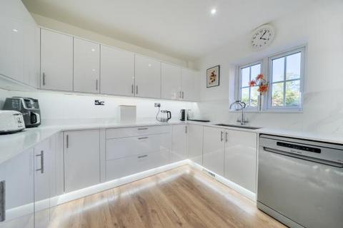 4 bedroom detached house for sale, Court Road, Maidenhead