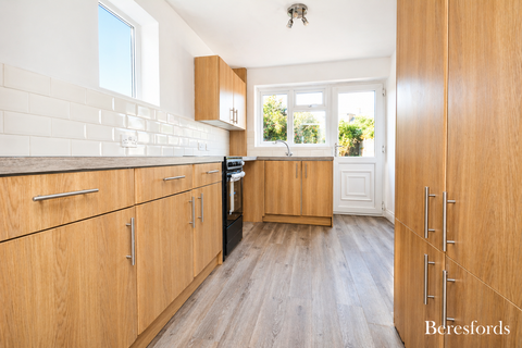 3 bedroom semi-detached house to rent, Nabbott Road, CM1