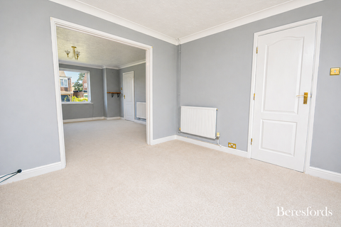 3 bedroom semi-detached house to rent, Nabbott Road, CM1