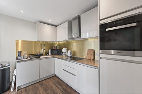 2 bedroom apartment for sale, Scott Avenue, London