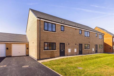 2 bedroom terraced house to rent, Elizabeth Gate, Long Suttom