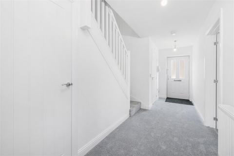 2 bedroom terraced house to rent, Elizabeth Gate, Long Suttom