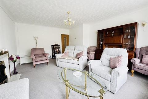 2 bedroom detached bungalow for sale, Viking Avenue, Huddersfield, HD8 9SE