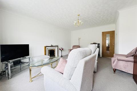 2 bedroom detached bungalow for sale, Viking Avenue, Huddersfield, HD8 9SE