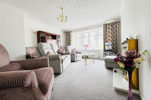 2 bedroom detached bungalow for sale, Viking Avenue, Huddersfield, HD8 9SE