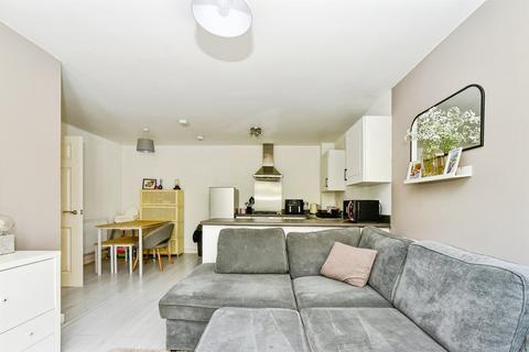 2 bedroom apartment for sale, Woodroffe Square, CALNE