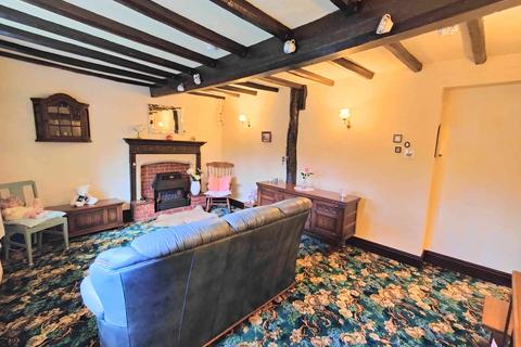 3 bedroom cottage for sale, Towngate, Hipperholme HX3