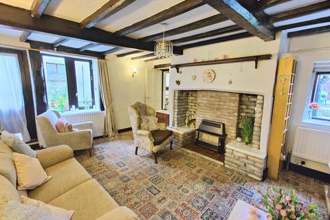3 bedroom cottage for sale, Towngate, Hipperholme HX3