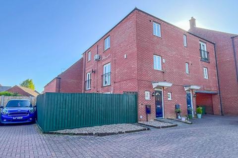 2 bedroom end of terrace house for sale, Avocet Close, Coton Park, Rugby, CV23