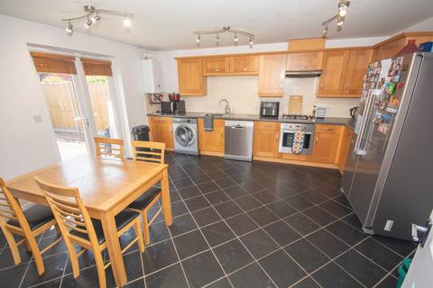 2 bedroom end of terrace house for sale, Avocet Close, Coton Park, Rugby, CV23