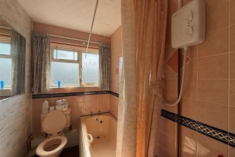2 bedroom flat for sale, Maple Close, BARRY