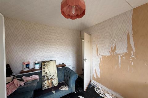 2 bedroom flat for sale, Maple Close, BARRY