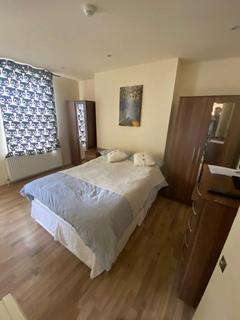 Studio to rent, 1 Ash Grove