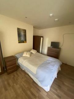 Studio to rent, 1 Ash Grove