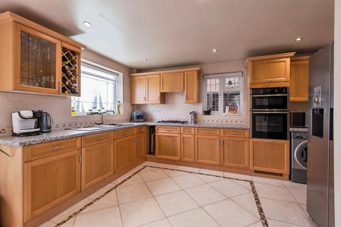 4 bedroom detached house for sale, Campbell Close, Buntingford