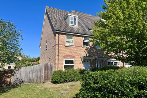 3 bedroom end of terrace house for sale, Dobede Way, Soham