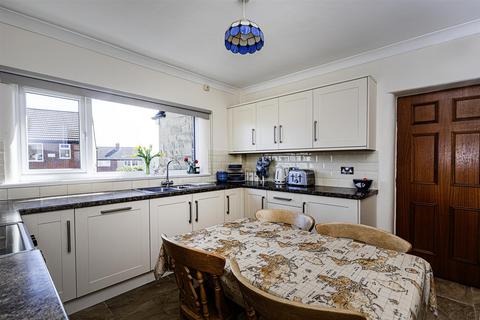 4 bedroom semi-detached house for sale, Highfield Avenue, Halifax HX4