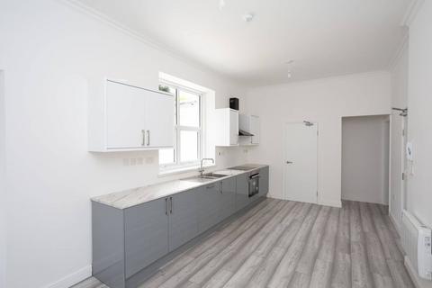 1 bedroom flat to rent, Sparrows Herne, Watford, Bushey, WD23