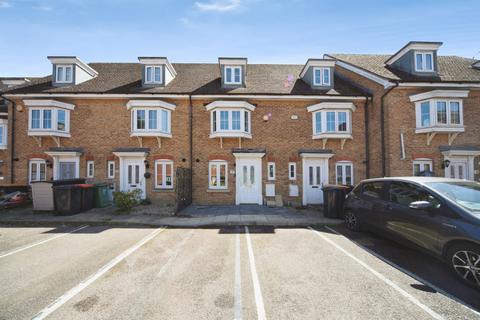 3 bedroom townhouse for sale, Watling Gardens, Dunstable